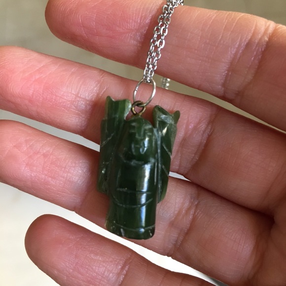 Hand carved nephrite jade pendant & chain - Picture 6 of 6